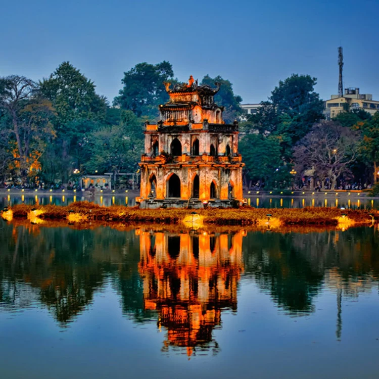 <span>DAY 1</span>Welcome to Hanoi