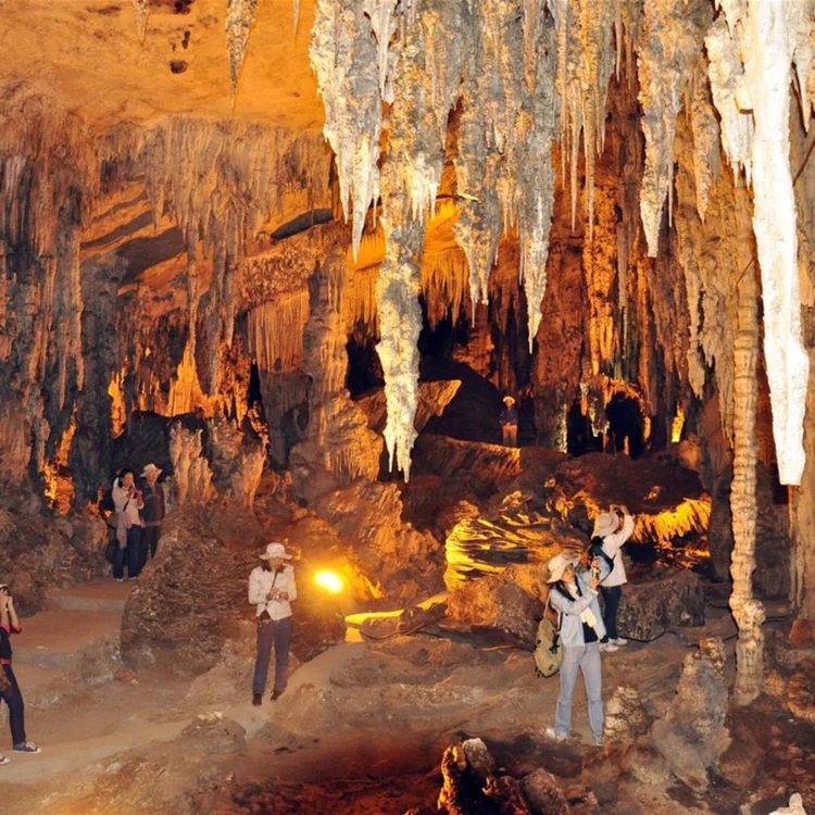 <span>DAY 3</span>Hua Ma Cave & Silver Waterfall – Nature’s Hidden Gems