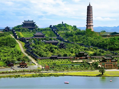 <span>DAY 14</span>Ninh Binh’s Wonders – Trang An, Mua Cave, And Bich Dong Pagoda