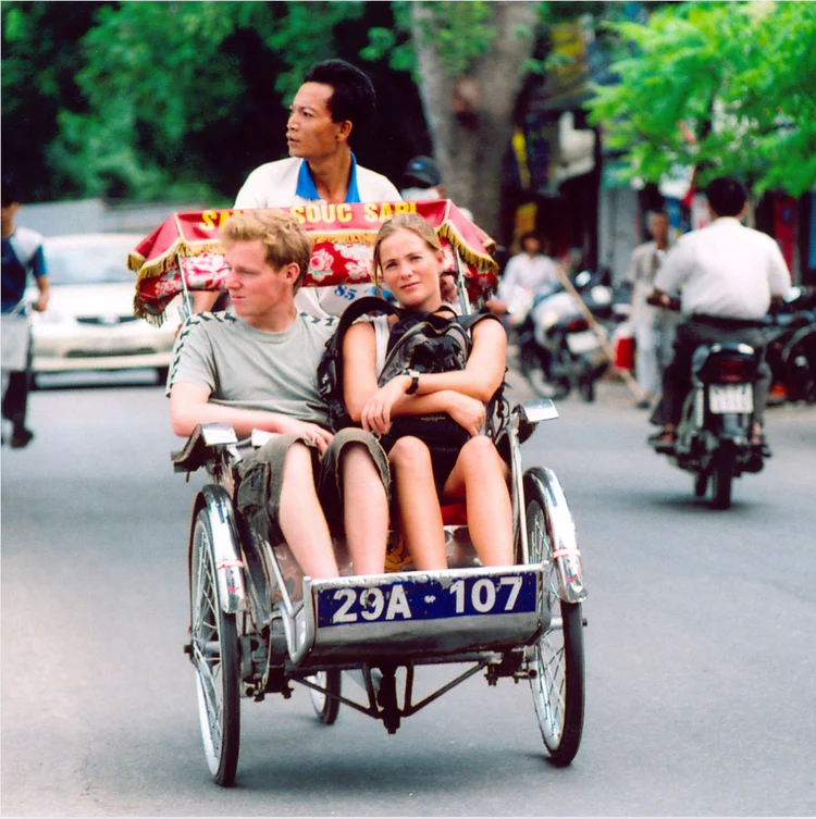 <span>DAY 1</span>Welcome To Hanoi