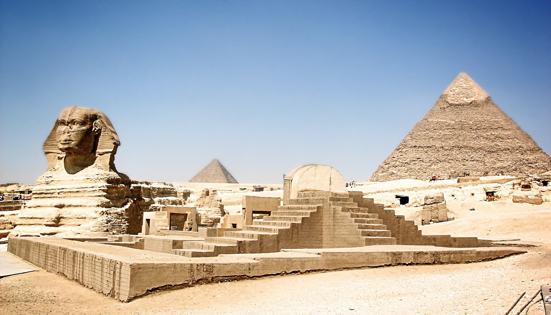 Giza Pyramids, Egyptian Museum & Shopping Private Tour