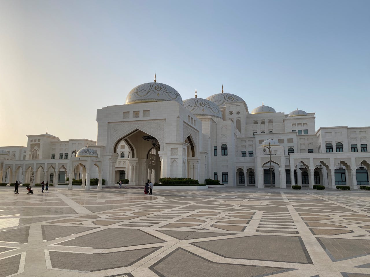 Abu Dhabi City Tour with Grand Mosque & Qasr Al Watan Palace