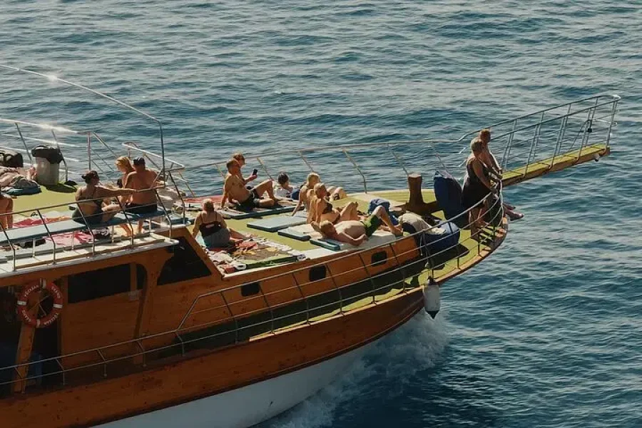 Alanya Relaxing Boat Tour with Lunch and Soft Drinks