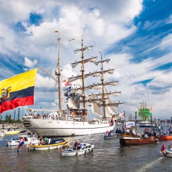 SAIL Amsterdam 2025: Up-Close Boat Tour of Spectacular Ships SAIL Amsterdam 2025 Up-Close Boat Tour