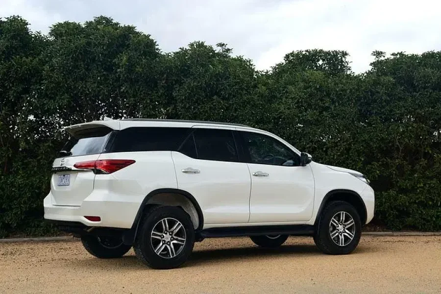 10 Hours Abu Dhabi Private Van Rental with Driver