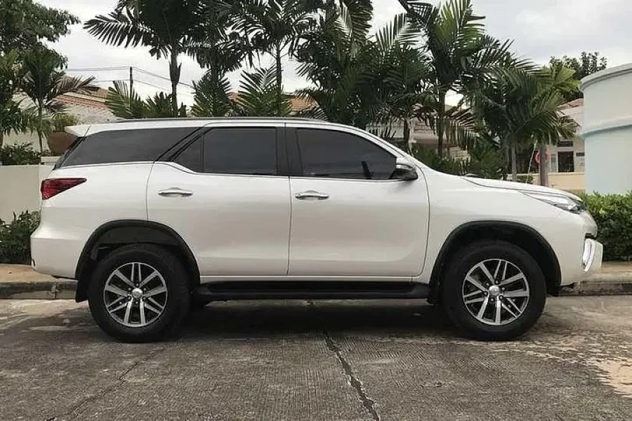 10 Hours Abu Dhabi Private Van Rental with Driver