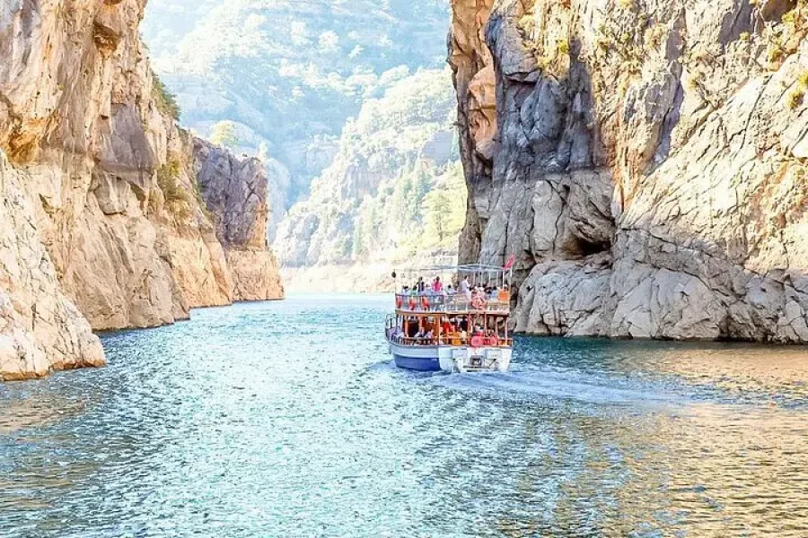 Green Canyon Boat Tour