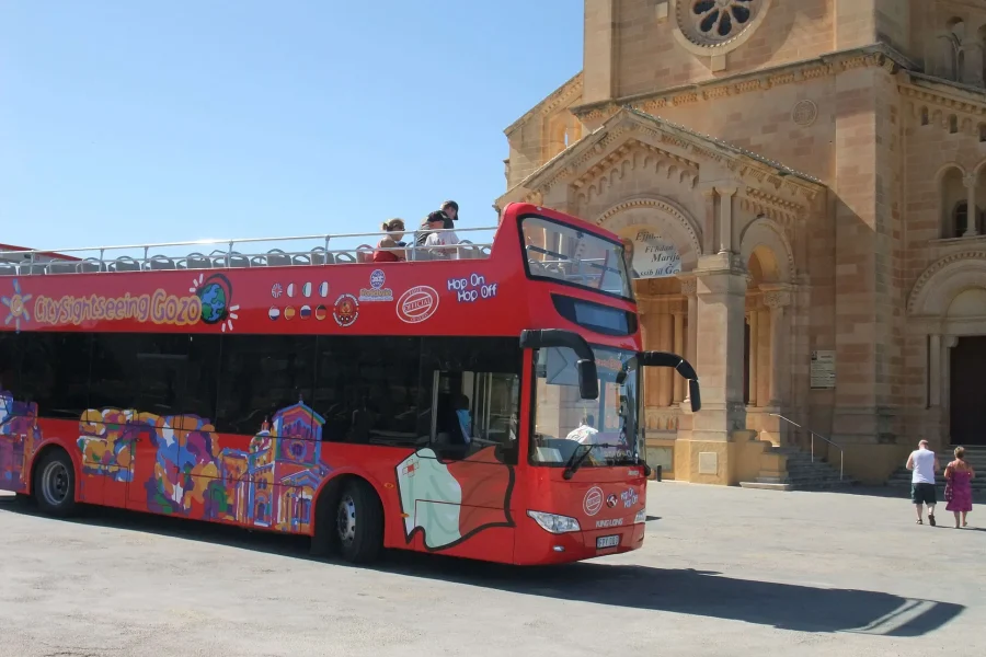 Hop-On Hop-Off Gozo Bus Tour and Comino Sea Caves